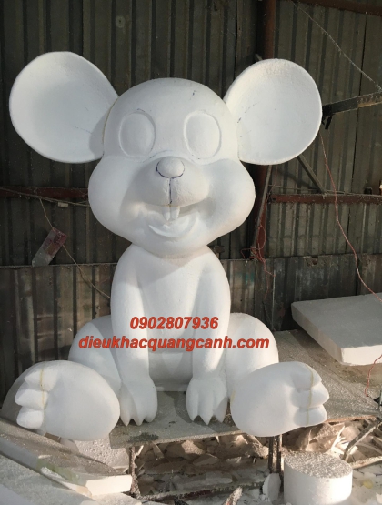 Tượng Chuột Bằng Mút Xốp