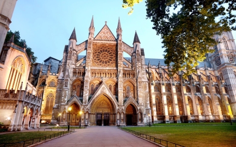 9 nhà thờ Gothic nổi tiếng nhất trên thế giới