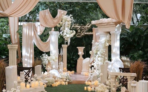 Đừng bỏ lỡ các mẫu backdrop cưới ngoài trời mút xốp composite tinh tế