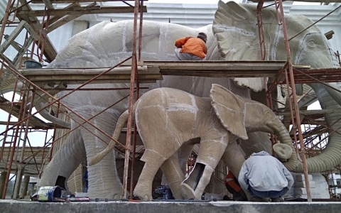 Công Trình Bầy Voi Khổng Lồ Nhựa Composite Đang Hoàn Thiện