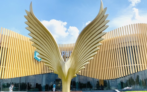 Công Trình Chim Đại Bàng Nhựa Composite Thi Công Vạn Phúc City.