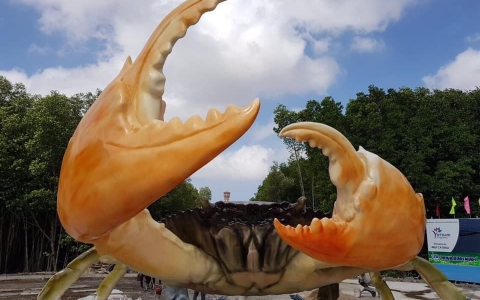 Công Trình Con Cua Khổng Lồ Nhựa Composite.