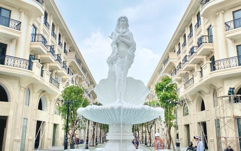 Công Trình Tượng Cô Gái Vỏ Sò Nhựa Composite Thi Công Vạn Phúc City.