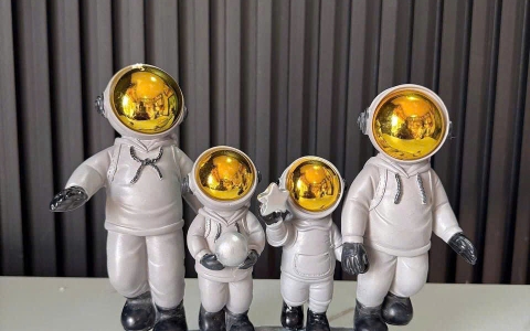 Vì sao tượng phi hành gia composite trở thành xu hướng decor?