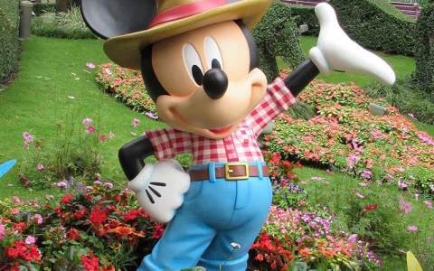 Mô hình chuột Mickey cho công viên giải trí và bài học cho VN