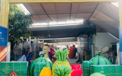 Mô hình bánh chưng bánh tét mút xốp: Giải pháp trang trí Tết bền đẹp, tiết kiệm