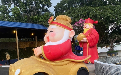 Công Ty Điêu Khắc Mô Hình Xốp Uy Tín Tại Hóc Môn – Quy Trình Phủ Nhựa Bảo Vệ Ngoài Trời