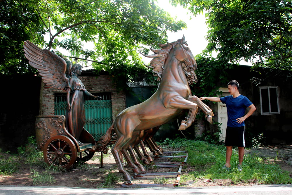 mô hình ngựa kéo xe trang trí