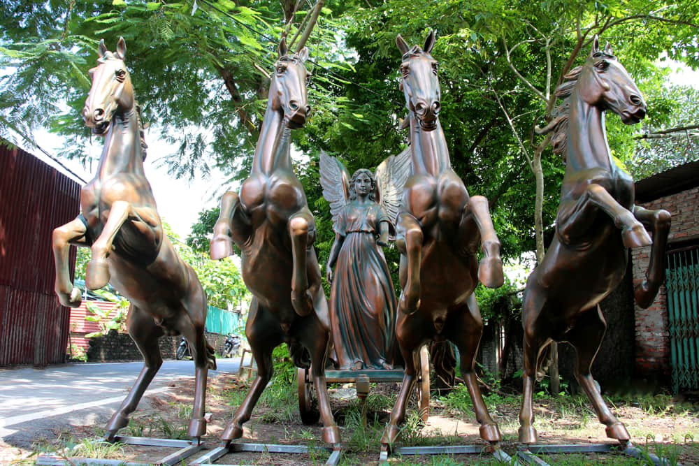 Vì sao mô hình ngựa kéo xe được ưa chuộng trong trang trí