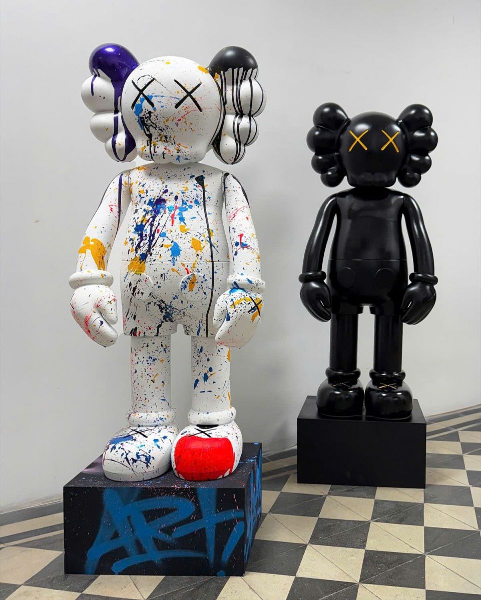 tượng kaws composite