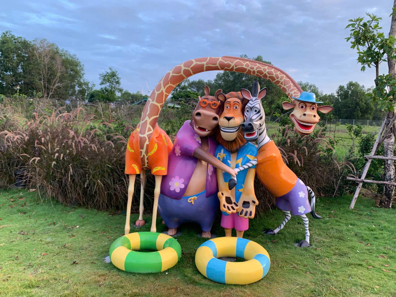 tuong-dieu-khac-composite-ngoai-troi