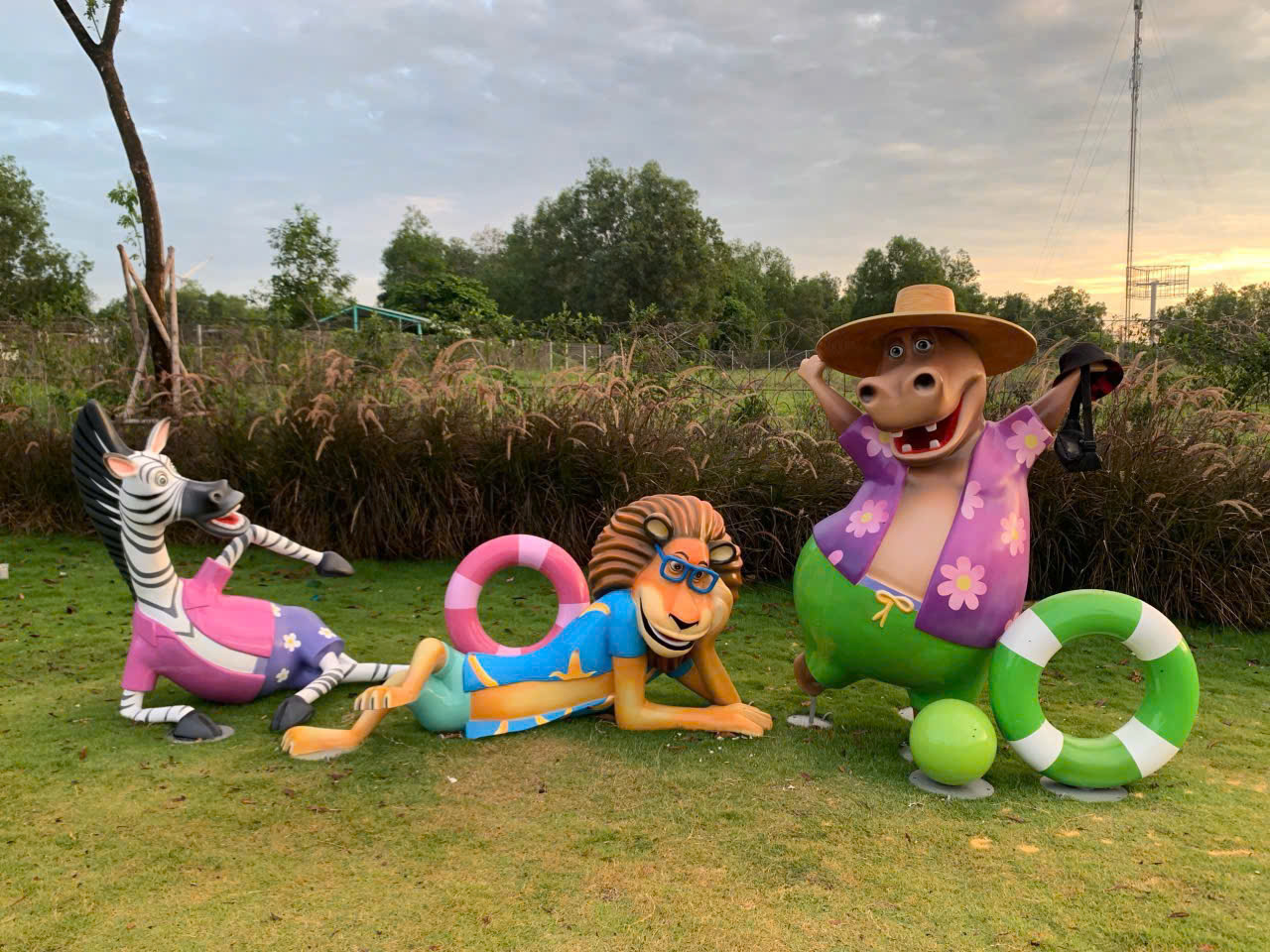 làm tượng composite theo yêu cầu