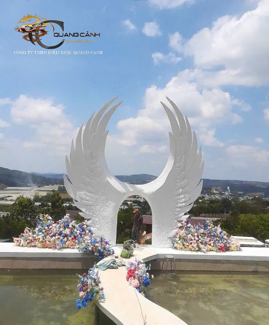 thi-công-cổng-trào-nhựa-composite-3