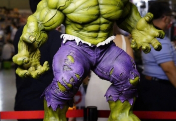 Phân biệt tượng khổng lồ xanh composite với các chất liệu khác: Ưu & nhược điểm