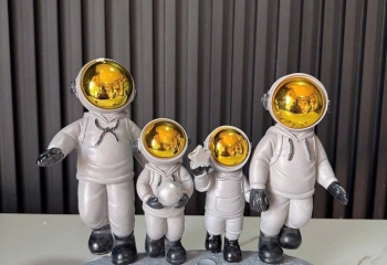 Vì sao tượng phi hành gia composite trở thành xu hướng decor?