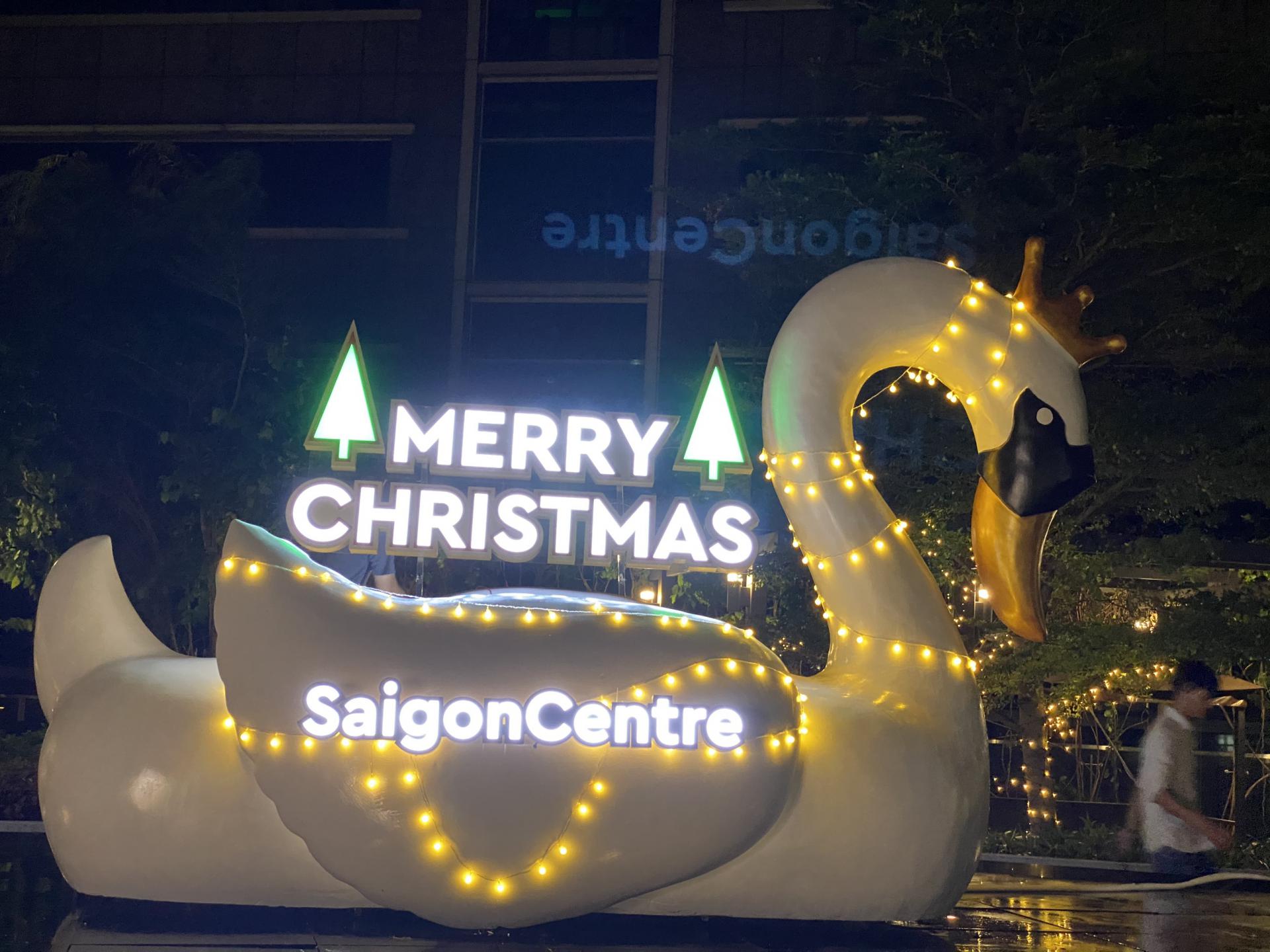 Mô Hình Thiên Nga Trang Trí Noel Bằng Mút Xốp
