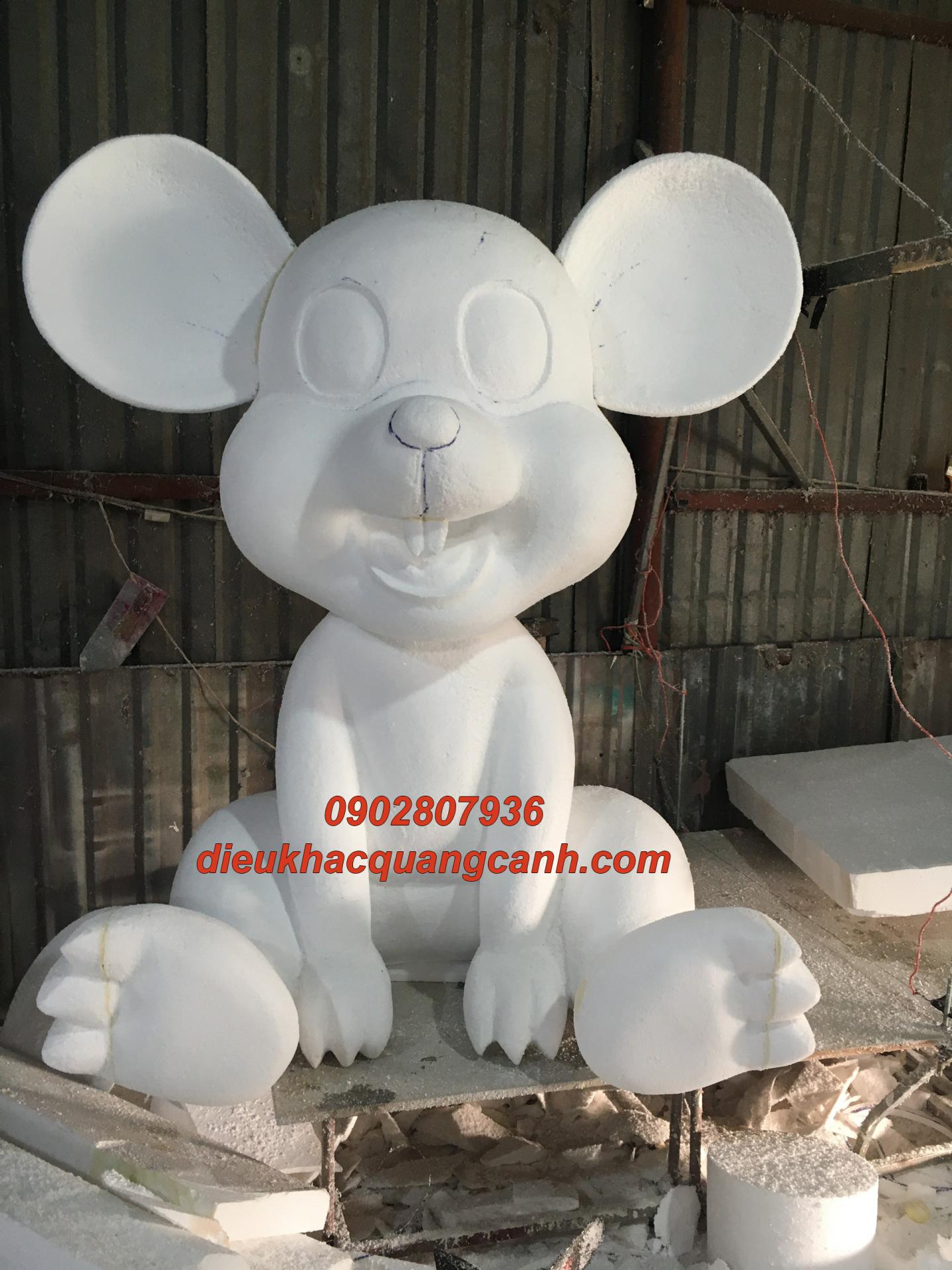 Tượng Chuột Bằng Mút Xốp