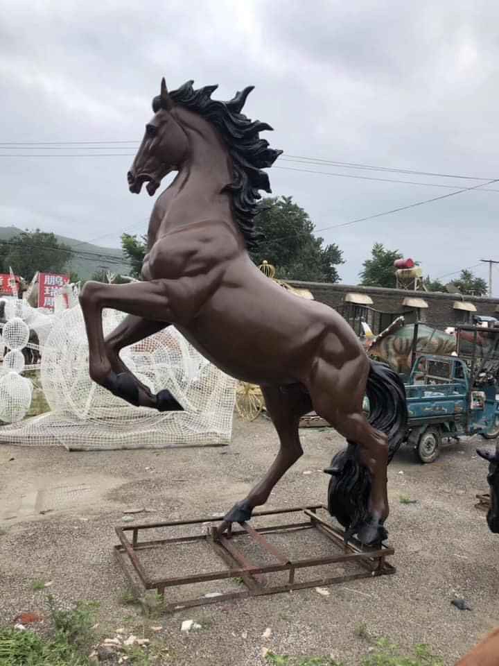 Tượng ngựa trang trí bằng composite