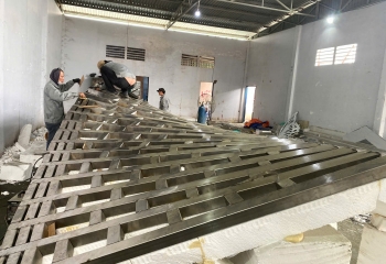 Đơn vị chuyên thiết kế tượng inox số lượng lớn, dịch vụ chuyên nghiệp